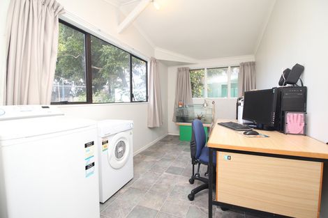 Photo of property in 12 Mountbatten Place, Papakura, 2110