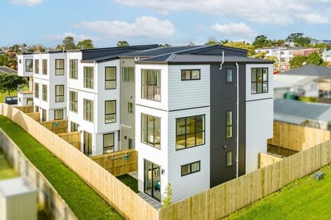 Photo of property in 10f Robert Burke Place, Henderson, Auckland, 0612