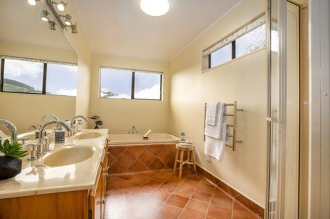 Photo of property in 10 Kowhai Street, Tawa, Wellington, 5028