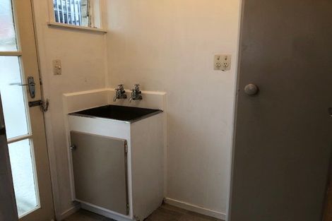 Photo of property in 17 Eyre Street, Henderson, Auckland, 0612