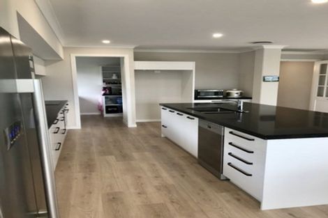 Photo of property in 90 Stoneridge Terrace, Whitford, Manurewa, 2576