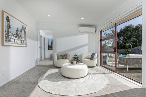 Photo of property in 10 Marbella Crescent, Oteha, Auckland, 0632