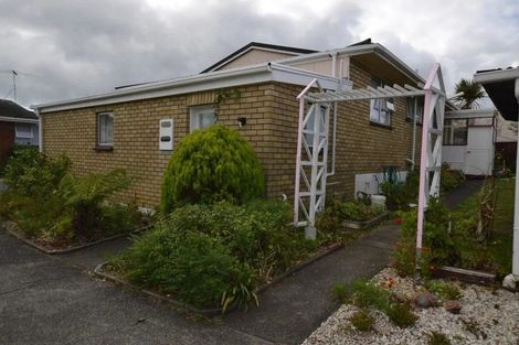 Photo of property in 1/17 Ashbourne Place, Glendene, Auckland, 0602