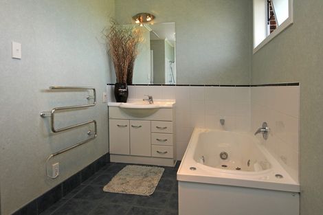 Photo of property in 107 Royal Road, Massey, Auckland, 0614