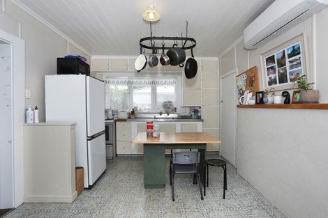 Photo of property in 18 Robert Street, Marton, 4710