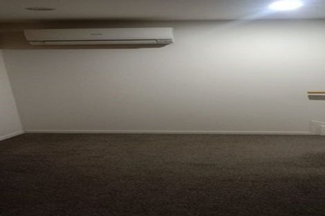 Photo of property in 19 Brunton Place, Glenfield, Auckland, 0629