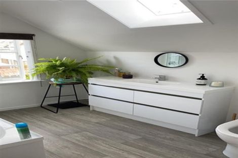 Photo of property in 2/7 Havana Place, Glenfield, Auckland, 0629