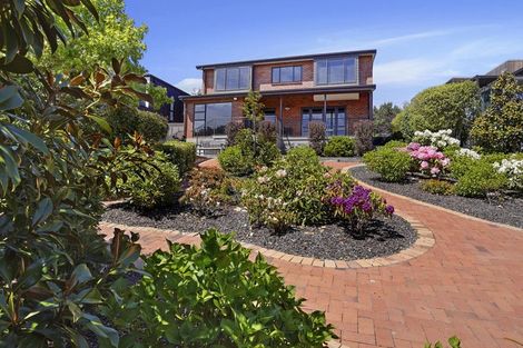 Photo of property in 11 Hilltop Lane, Mount Pleasant, Christchurch, 8081
