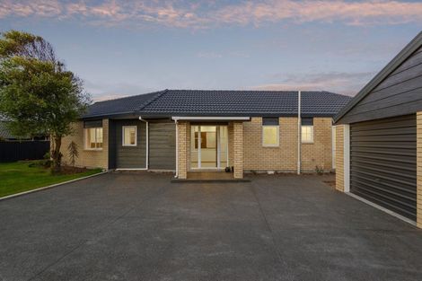 Photo of property in 32 Kirsten Place, Parklands, Christchurch, 8083