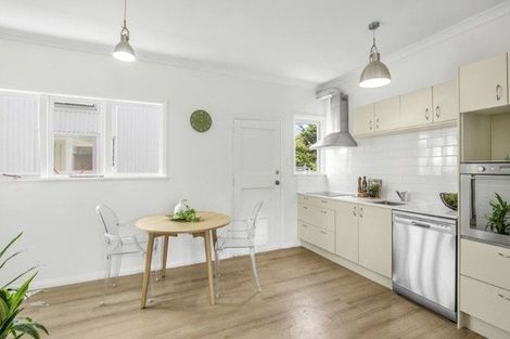 Photo of property in 52 Durham Crescent, Fairfield, Lower Hutt, 5011