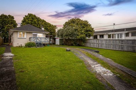 Photo of property in 15 Paton Avenue, Te Atatu South, Auckland, 0610