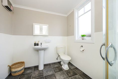 Photo of property in 70 Chelwood Street, Takaro, Palmerston North, 4412