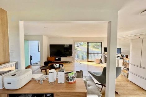Photo of property in 133 Oreil Avenue, West Harbour, Auckland, 0618