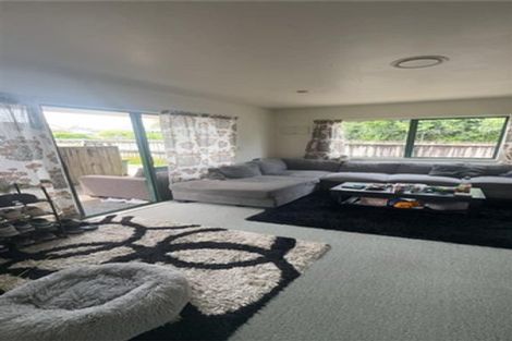Photo of property in 10 Elvira Place, Ranui, Auckland, 0612