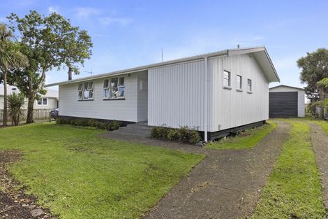 Photo of property in 6 Calgher Avenue, Waitara, 4320