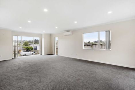 Photo of property in 4 Guinness Place, Massey, Auckland, 0614