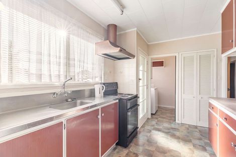 Photo of property in 8 Warden Place, Mangere Bridge, Auckland, 2022