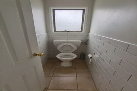 Photo of property in 16 Massine Place, Randwick Park, Auckland, 2105