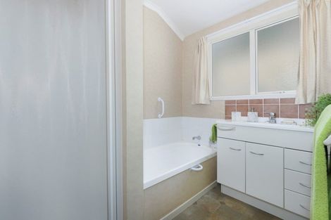 Photo of property in 28 Bateleur Close, Welcome Bay, Tauranga, 3112