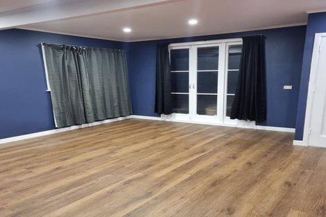Photo of property in 121 Woodglen Road, Glen Eden, Auckland, 0602