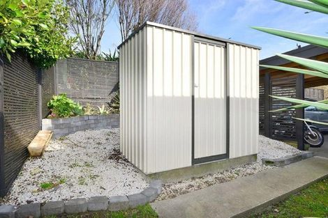 Photo of property in 2/599 Glenfield Road, Totara Vale, Auckland, 0629