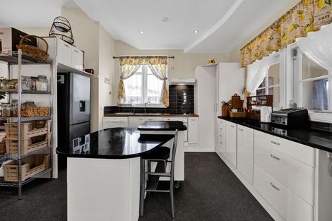 Photo of property in 3 Victoria Street, Hawera, 4610