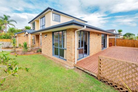 Photo of property in 1 Highfields Terrace, Henderson, Auckland, 0612