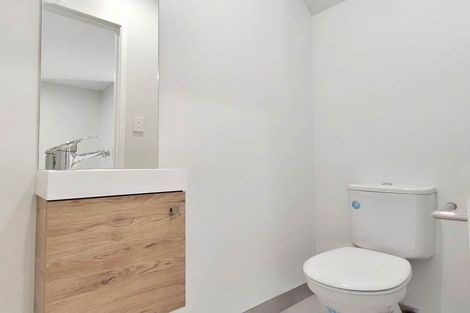 Photo of property in 2 Mikoikoi Crescent, Mangere Bridge, Auckland, 2022