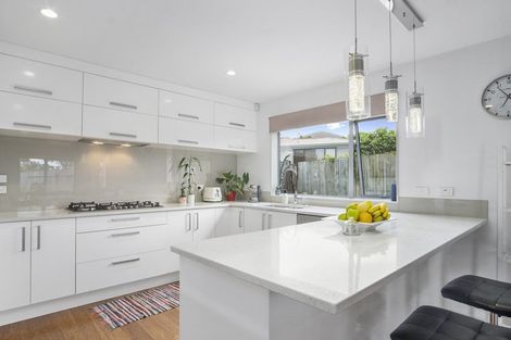 Photo of property in 32a Bodi Place, Te Atatu South, Auckland, 0610