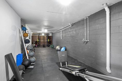 Photo of property in 32a Simons Street, Moturoa, New Plymouth, 4310