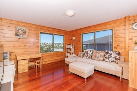 Photo of property in 13 Sunhaven Avenue, Glenfield, Auckland, 0629