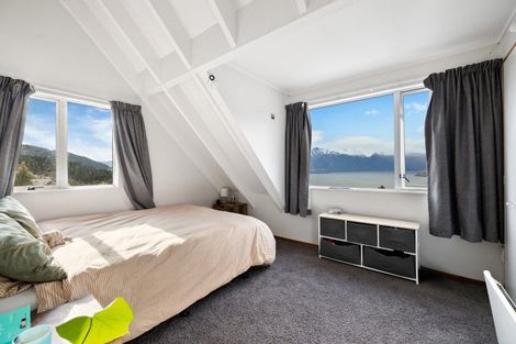 Photo of property in 32 Avalon Crescent, Fernhill, Queenstown, 9300
