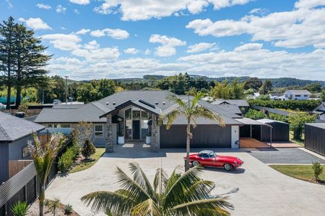 Photo of property in 8a Jelas Drive, Riverhead, 0820