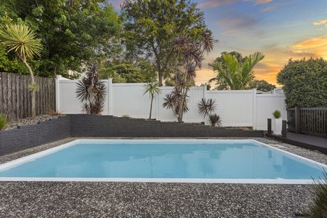 Photo of property in 13 Lanigan Street, Birkdale, Auckland, 0626