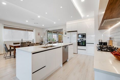 Photo of property in 140 Arran Point Parade, Orewa, 0931