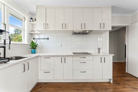 Photo of property in 37 Queen Mary Avenue, New Lynn, Auckland, 0600