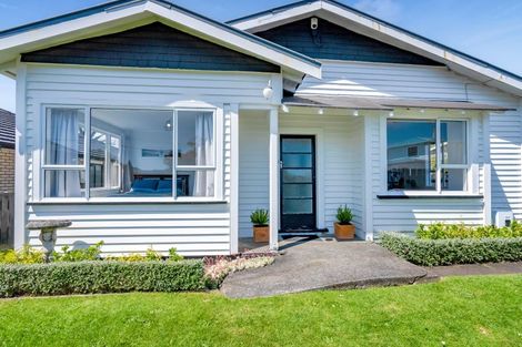 Photo of property in 3 Tukapa Street, Westown, New Plymouth, 4310