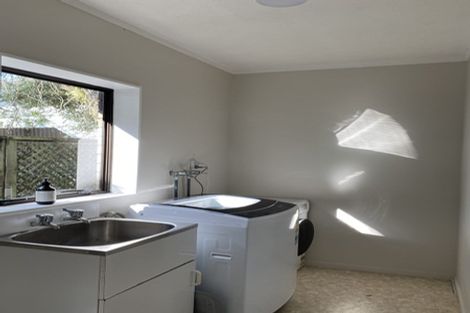 Photo of property in 3 Kaurilands Road, Titirangi, Auckland, 0604