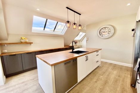 Photo of property in 16j Hobson Street, Thorndon, Wellington, 6011