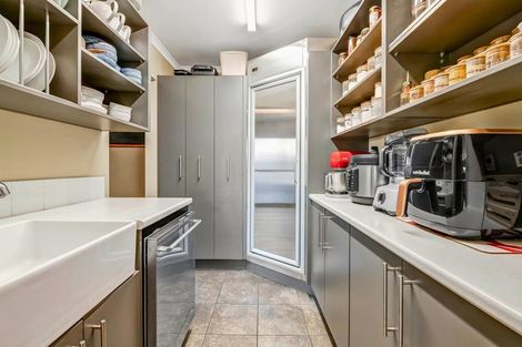 Photo of property in 13 Seagate Place, Red Beach, 0932