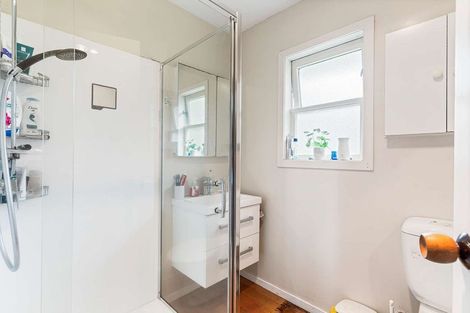 Photo of property in 47 Neil Avenue, Te Atatu Peninsula, Auckland, 0610