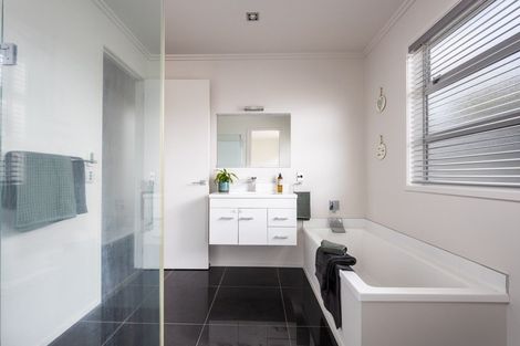 Photo of property in 9b Chilman Street, Strandon, New Plymouth, 4312