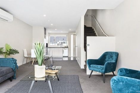 Photo of property in 2u6 Stone Street, Miramar, Wellington, 6022