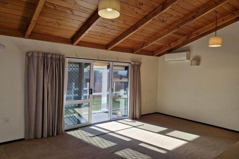Photo of property in 2/2 Tiverton Crescent, Whalers Gate, New Plymouth, 4310