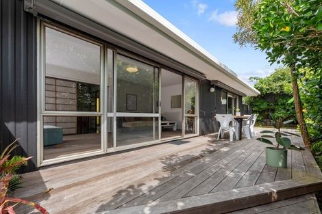 Photo of property in 2/5 Hanlon Crescent, Narrow Neck, Auckland, 0624