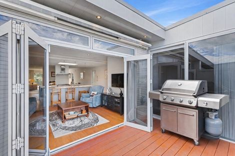 Photo of property in Esplanade Apartments, 9/16 Beach Front Lane, Browns Bay, Auckland, 0630