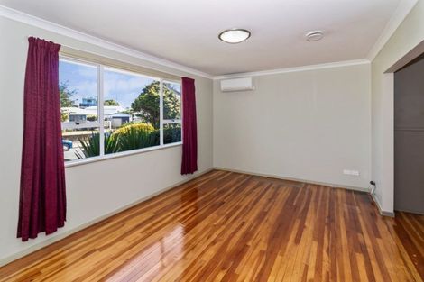 Photo of property in 20 Rospeath Crescent, Spotswood, New Plymouth, 4310