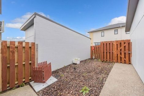 Photo of property in 3 Kapuarangi Lane, Papakura, 2110