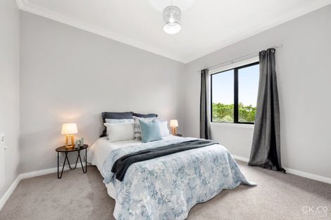 Photo of property in 24 Miromiro Road, Normandale, Lower Hutt, 5010