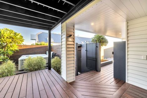 Photo of property in 6 Dunkeld Lane, Redcliffs, Christchurch, 8081